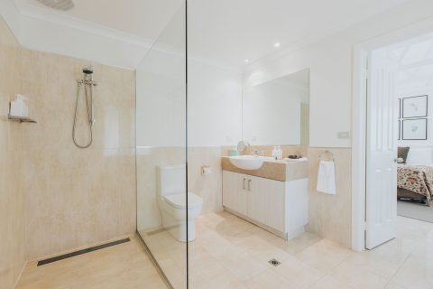 Garden View Room bathroom
