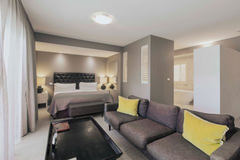 Lakeside Room 2